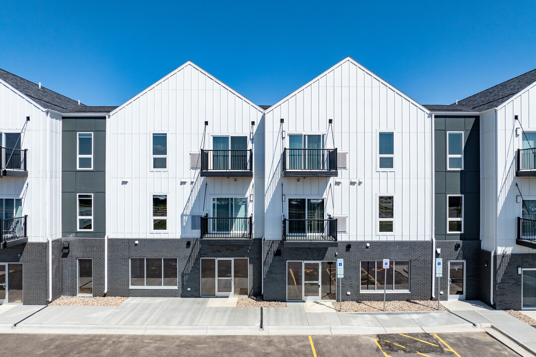 Prairie Towers - Lavish Living in Sioux Falls, SD - Building Photo