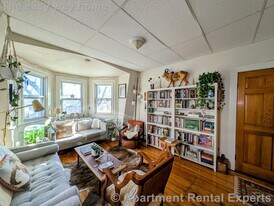 379 Windsor St in Cambridge, MA - Building Photo