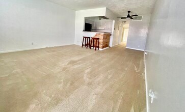 2304 Lake Osborne Dr-Unit -8 in Lake Worth, FL - Building Photo - Building Photo