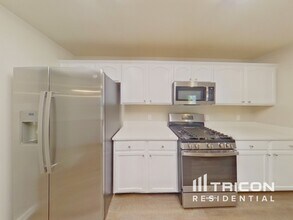 1332 Waterlily Lane in Charlotte, NC - Building Photo - Building Photo