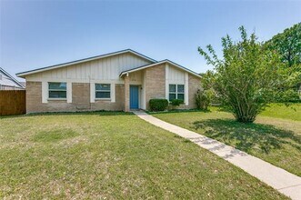 2714 Churchill Way in Garland, TX - Building Photo - Building Photo
