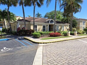 899 Riverside Dr in Coral Springs, FL - Building Photo - Building Photo