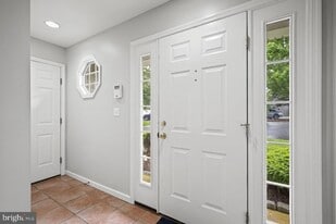 262 Crescent Dr in Hershey, PA - Building Photo