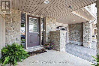 2546 Grand Oak Trail in Oakville, ON - Building Photo - Building Photo