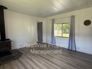 2515 Nonpareil Rd in Sutherlin, OR - Building Photo - Building Photo