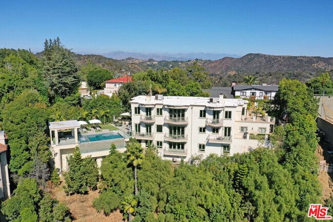 1861 Bel Air Rd in Los Angeles, CA - Building Photo - Building Photo