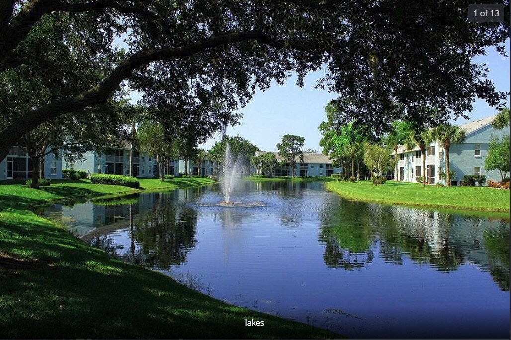 109 Wading Bird Cir in Naples, FL - Building Photo