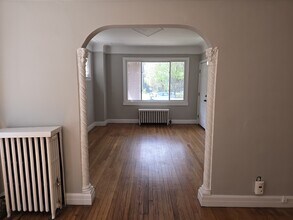 1096 Beaconsfield Ave, Unit 1S in Grosse Pointe Park, MI - Building Photo - Building Photo