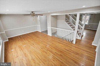 8102 Pinelake Ct in Alexandria, VA - Foto de edificio - Building Photo