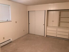 13129 NE 129th Ct in Kirkland, WA - Building Photo - Building Photo