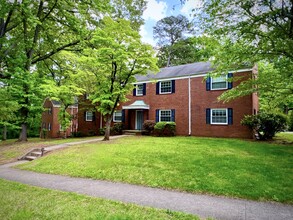 Lindley Park Manor in Greensboro, NC - Building Photo - Building Photo