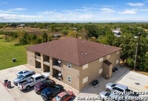 4551 Mt Olive Rd in Adkins, TX - Building Photo