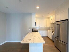 966 Hyde Park Ave in Boston, MA - Building Photo - Building Photo