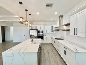 3228 W Beach St in Tampa, FL - Building Photo - Building Photo