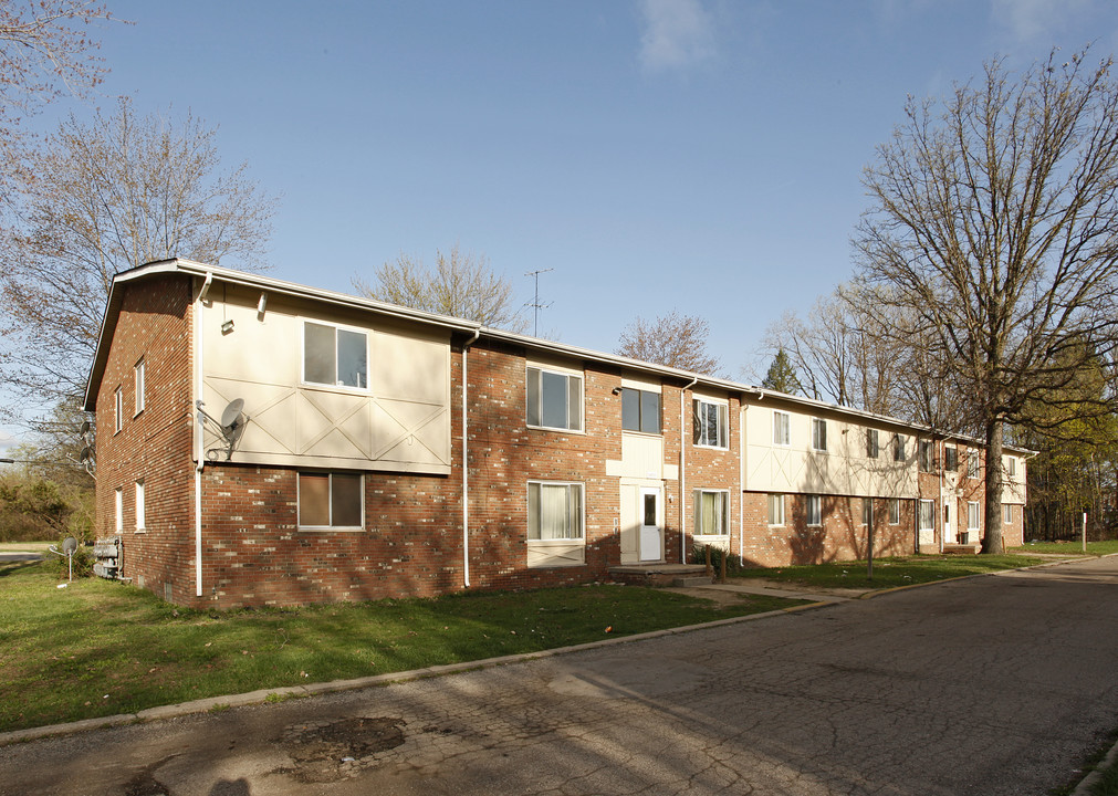 Willow Glen Apartments in Romulus, MI - Building Photo