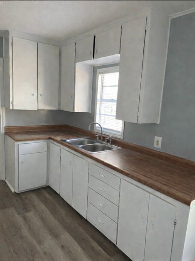 5330 W 11th Pl in Tulsa, OK - Building Photo - Building Photo