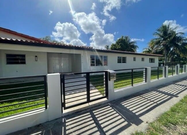 2780 SW 31st Ave in Miami, FL - Foto de edificio - Building Photo