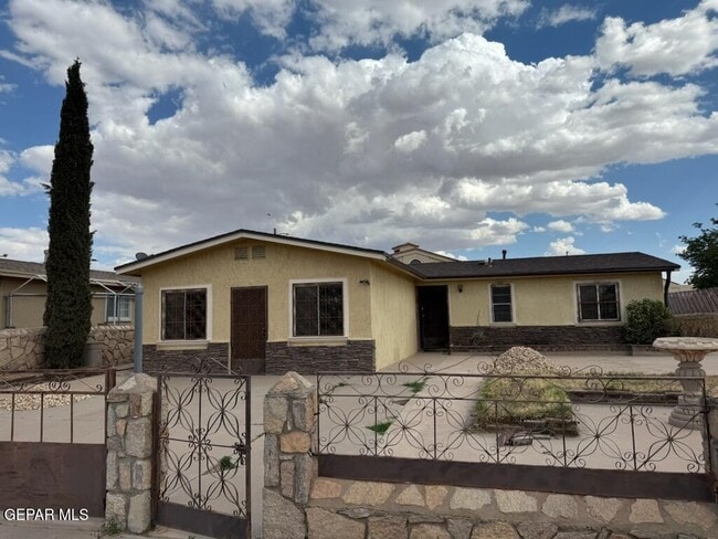 966 Geronne Dr in El Paso, TX - Building Photo - Building Photo