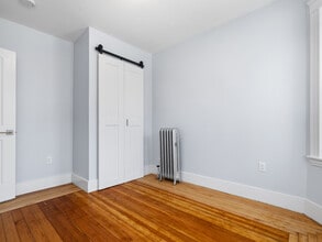 16 Windsor Rd, Unit 2 in Medford, MA - Building Photo - Building Photo