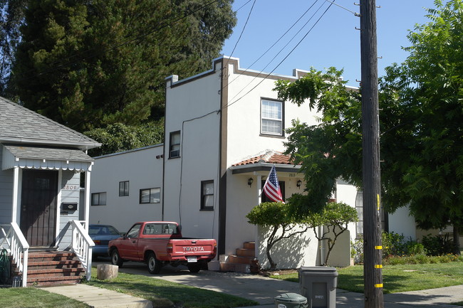 2813 Humbolt Ave in Oakland, CA - Building Photo - Building Photo