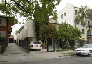 1630 N Harvard Blvd in Los Angeles, CA - Building Photo - Building Photo