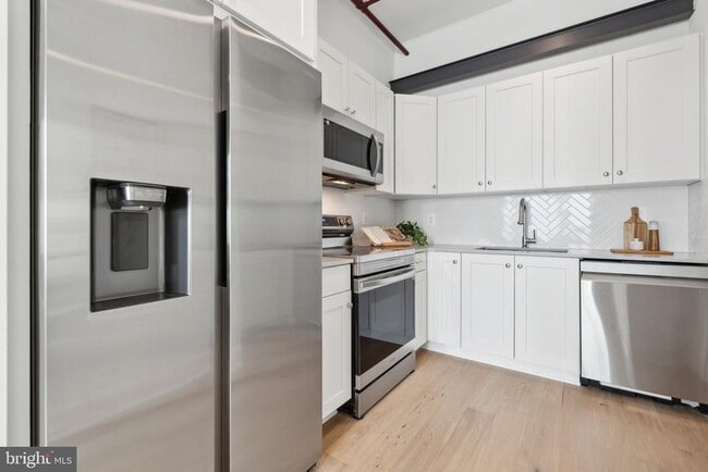 901 King St in Alexandria, VA - Foto de edificio - Building Photo