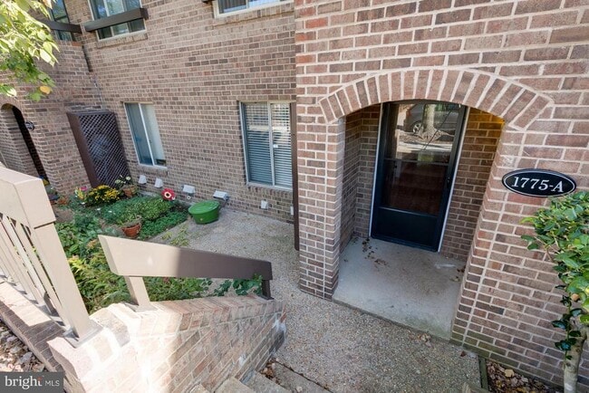 1775 S Hayes St in Arlington, VA - Building Photo - Building Photo