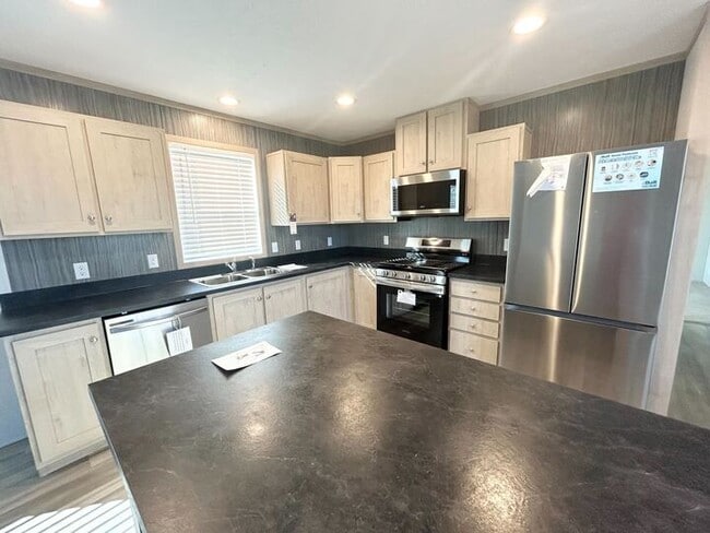 29773 W Deerfield Ct in Chesterfield, MI - Foto de edificio - Building Photo