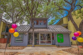 Grove in San Antonio, TX - Foto de edificio - Building Photo