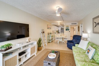 201 E Ocean Dr in Key Colony Beach, FL - Building Photo - Building Photo