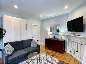 325 Western Ave, Unit 3 in Cambridge, MA - Building Photo - Building Photo