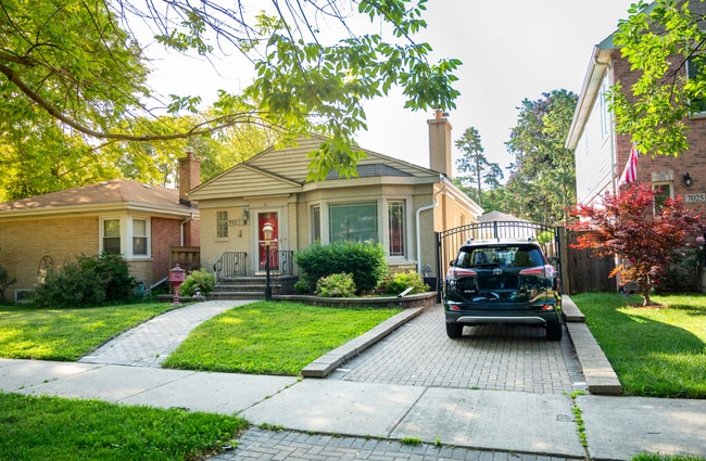 7027 N Mankato Ave