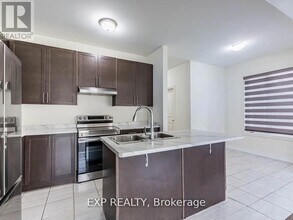 10 Truffle Ct in Brampton, ON - Building Photo - Building Photo