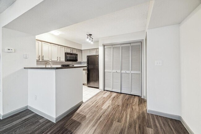1710 W T C Jester Blvd in Houston, TX - Foto de edificio - Building Photo