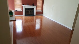 7063 Elm Ct, Unit 7063 in Monmouth Junction, NJ - Building Photo