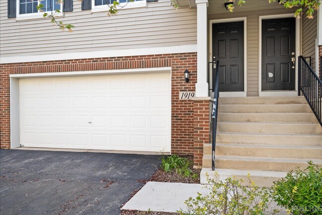 1919 Indian Hill Ln in Aurora, IL - Building Photo - Building Photo