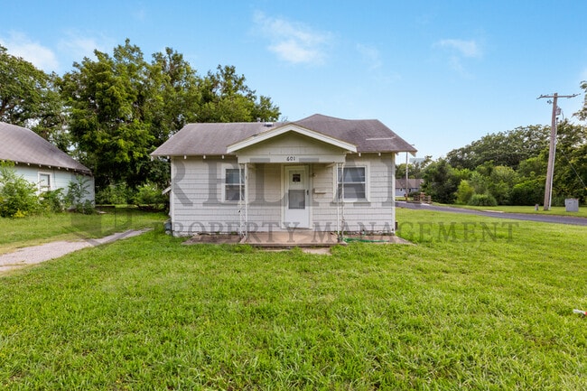 property at 601 SE 5th St