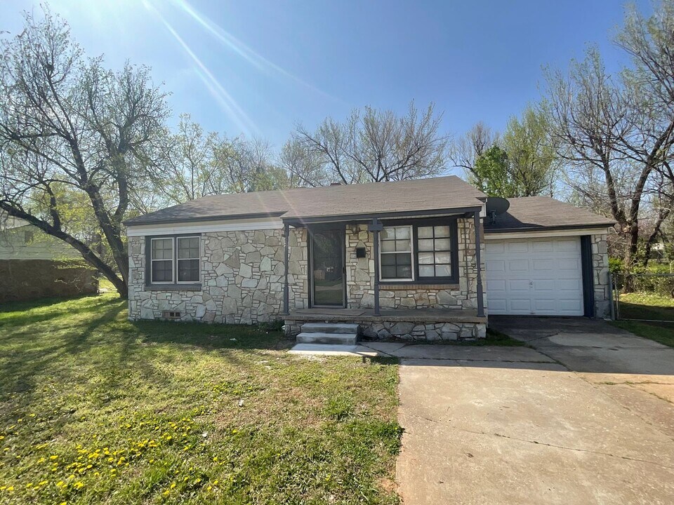 4608 SE 23rd St in Del City, OK - Building Photo