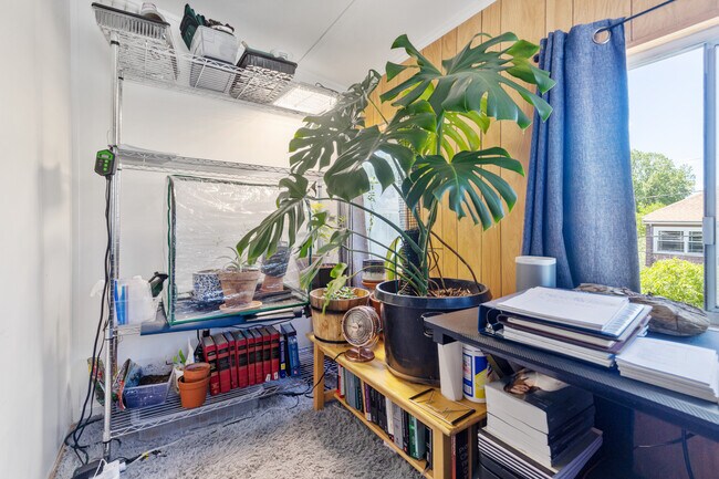 27 Murray Hill Rd, Unit 2