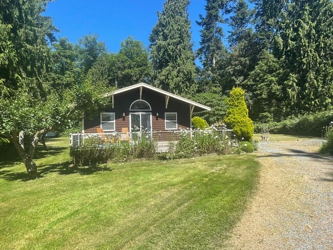 5755 Mutiny Bay Rd in Freeland, WA - Building Photo - Building Photo