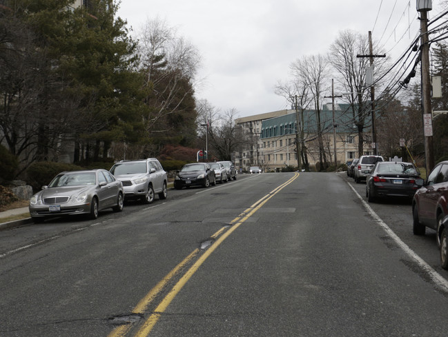 Pelham Pointe in New Rochelle, NY - Foto de edificio - Building Photo