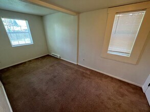 787 NW 7th St in Redmond, OR - Building Photo - Building Photo