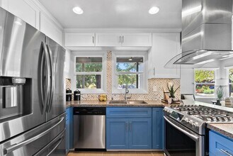 4899 Circle Dr in San Diego, CA - Building Photo - Building Photo