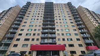 2500 N Van Dorn St in Alexandria, VA - Building Photo