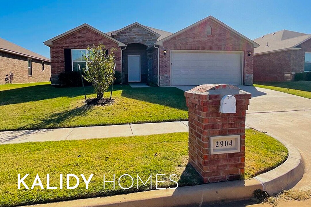 2904 Cider Mill Ln in Yukon, OK - Building Photo