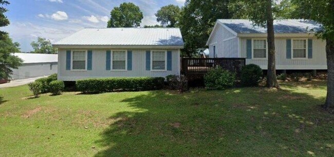 property at 1707 S Calhoun St