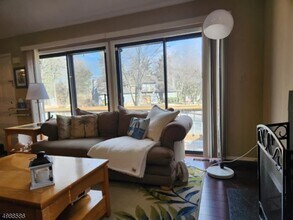 64 Sycamore Ct in Bernards, NJ - Building Photo - Building Photo