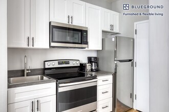17 Gay St-Unit -FL3-ID984 in New York, NY - Building Photo - Building Photo