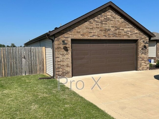 419 N Mojave St in Farmington, AR - Foto de edificio - Building Photo
