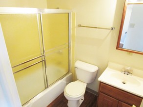 Westview Apartments in Neenah, WI - Building Photo - Building Photo